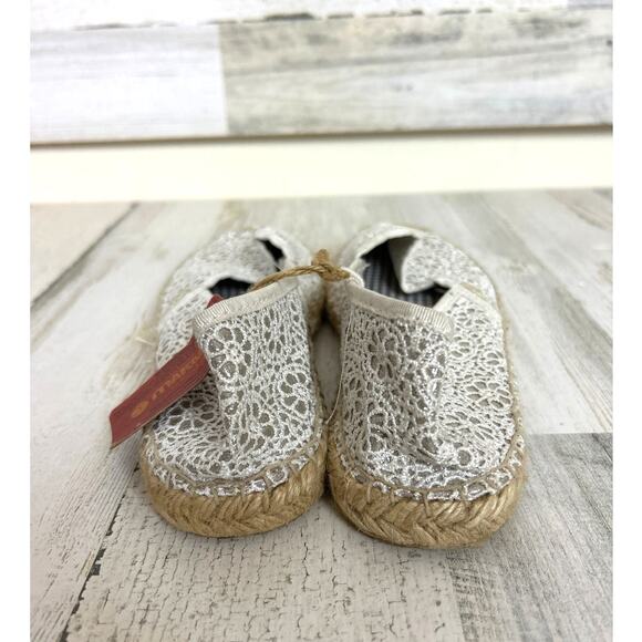 Makalu Women’s 7 White Floral Lace Embroidered crochet Slip-On Flats NEW - Picture 4 of 8